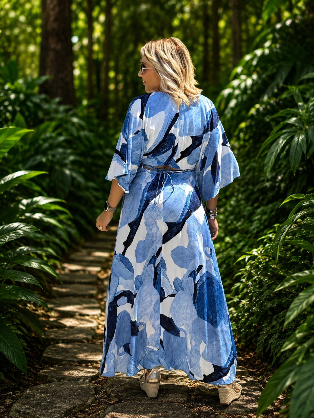 Vestido com abertura nas costas