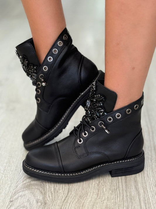 Botas pretas com strass