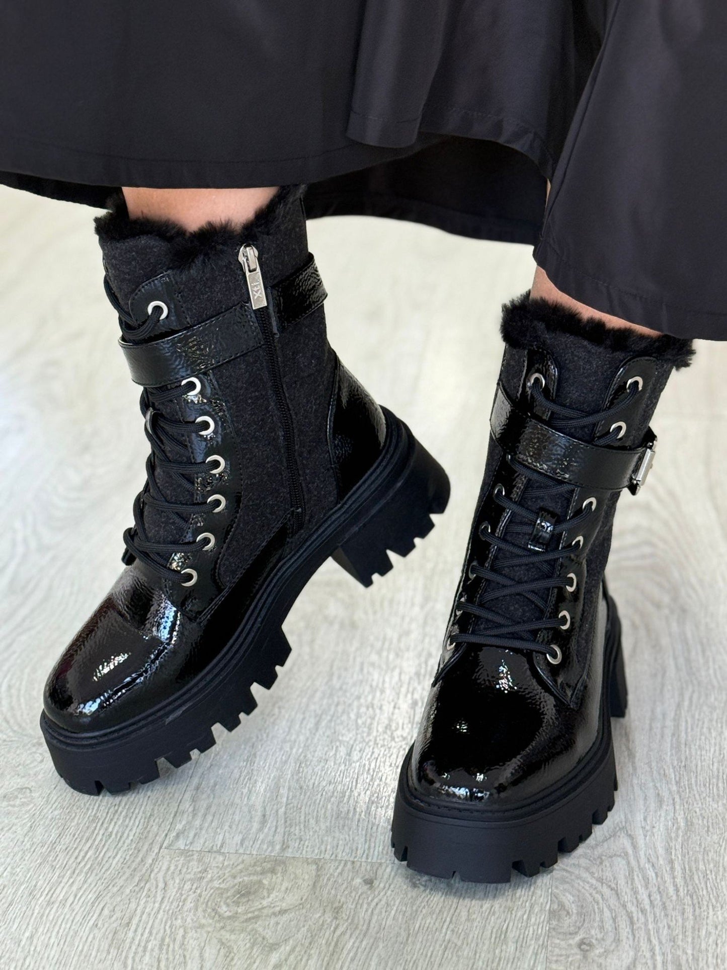 Bota militar verniz