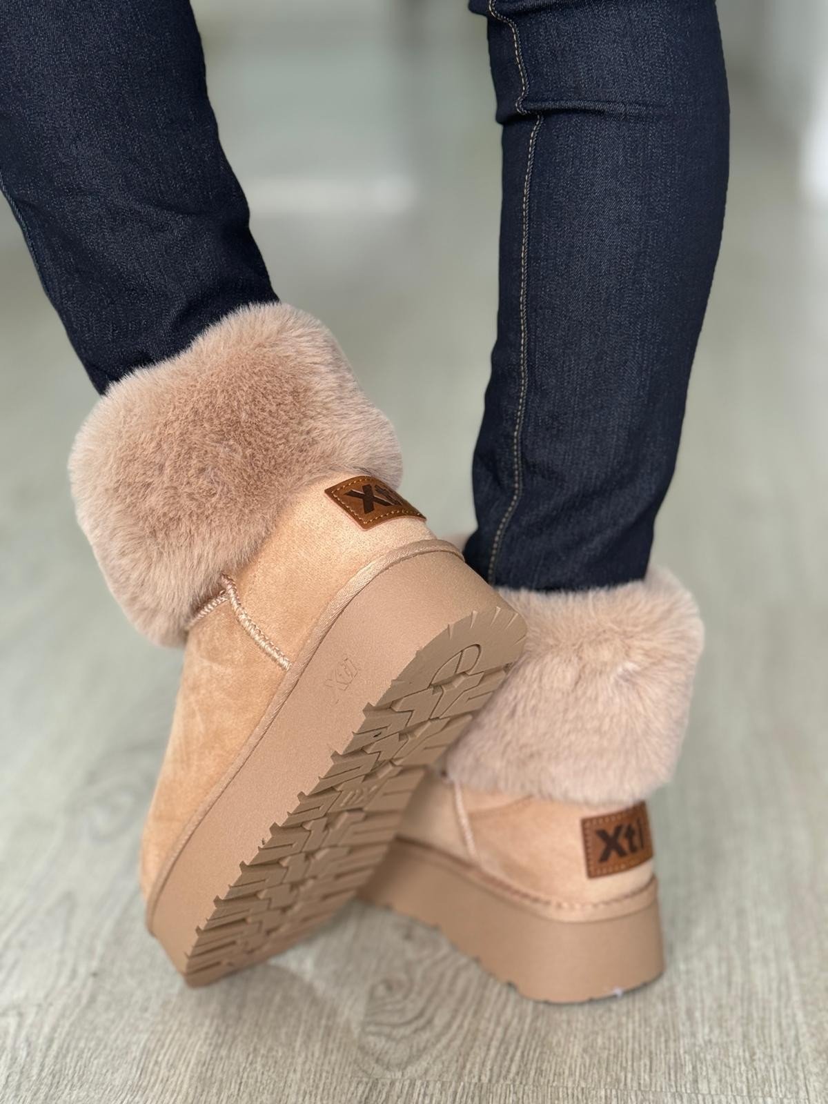 Botas bege com pelo