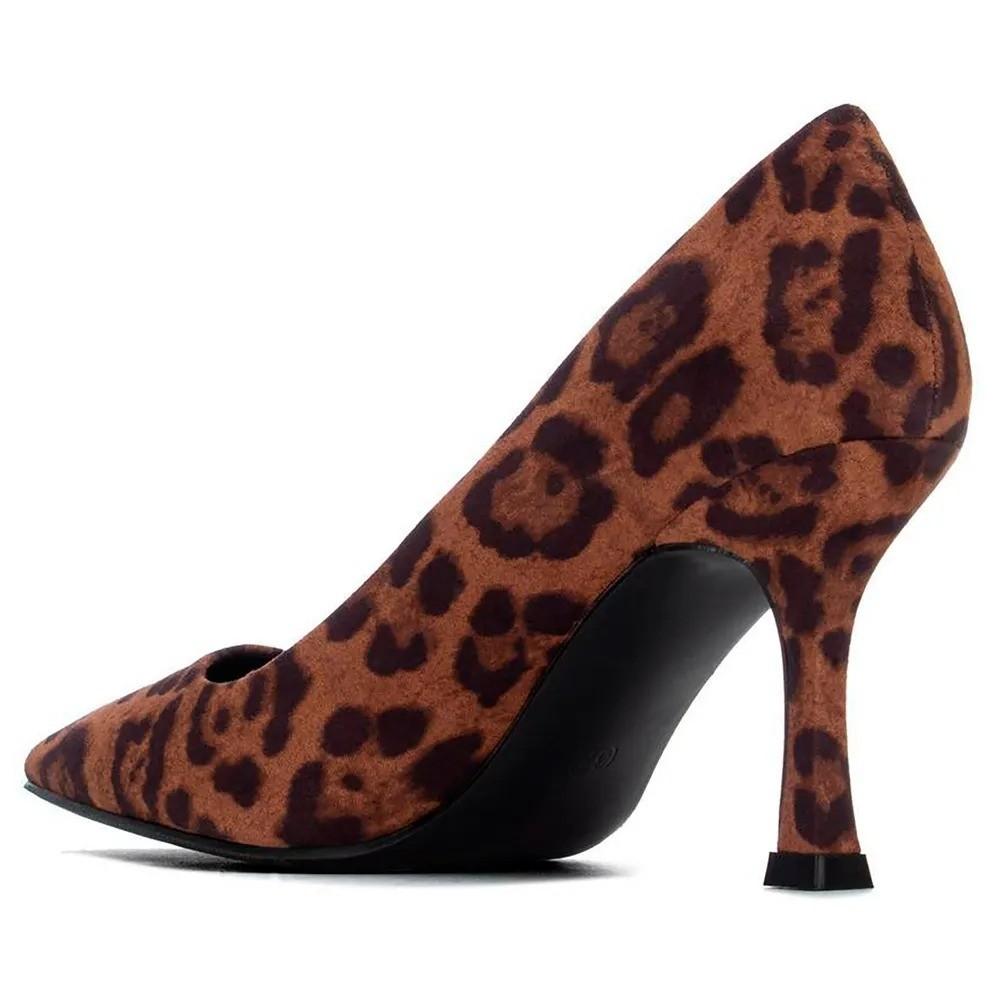 Sapatos de salto