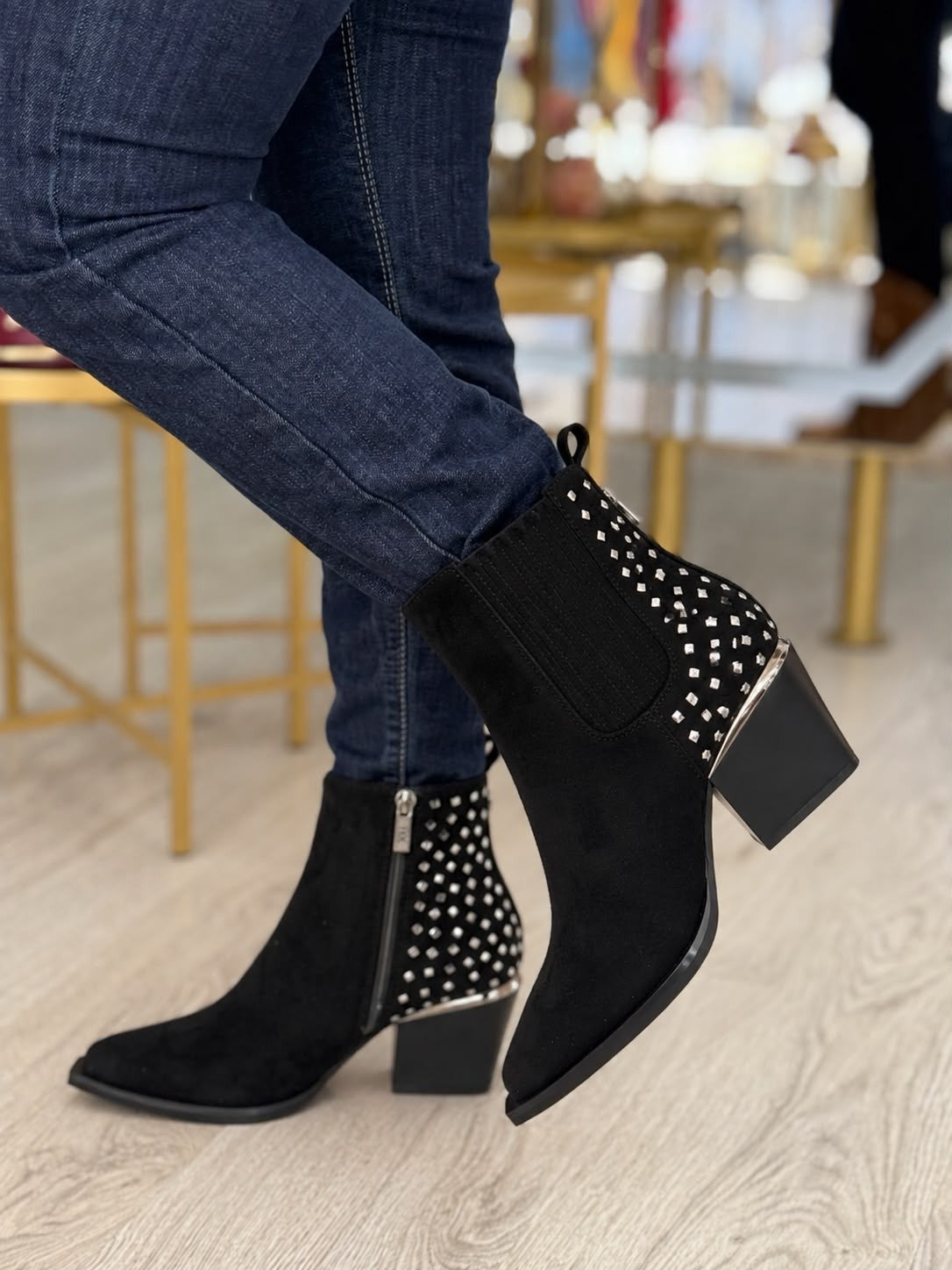Botas com tachas