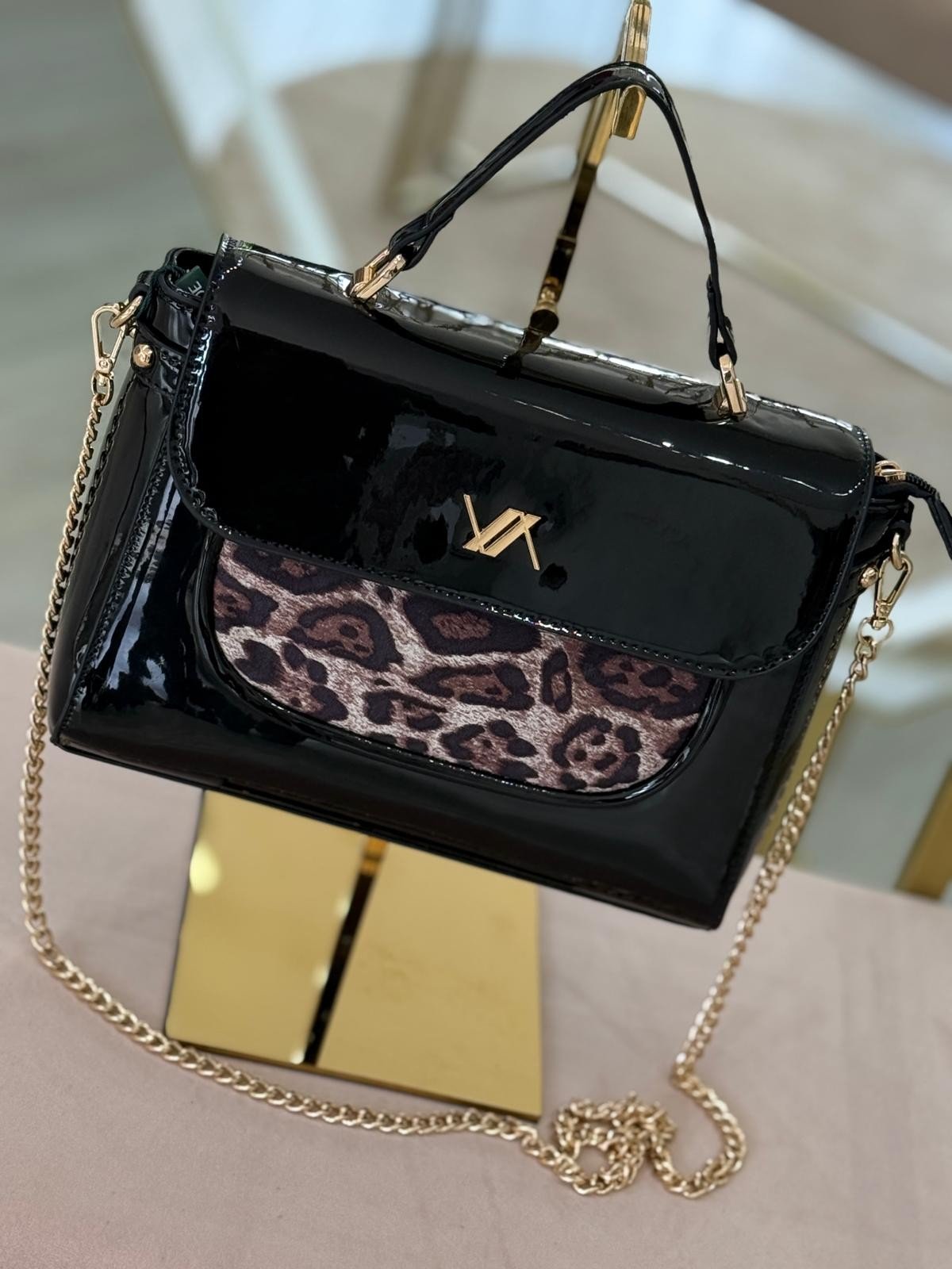 Mala verniz com animal print
