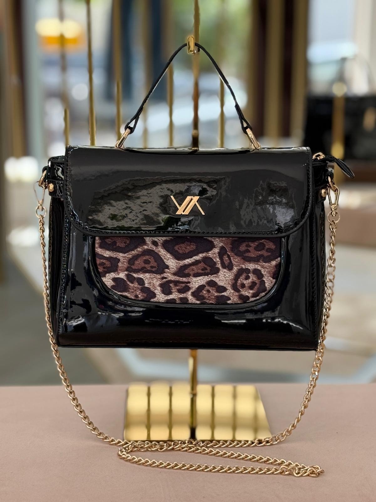 Mala verniz com animal print
