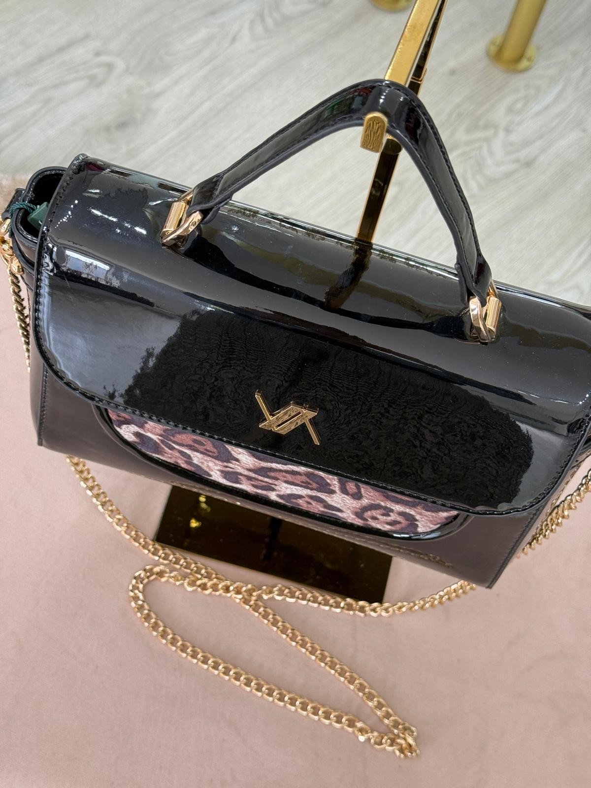 Mala verniz com animal print