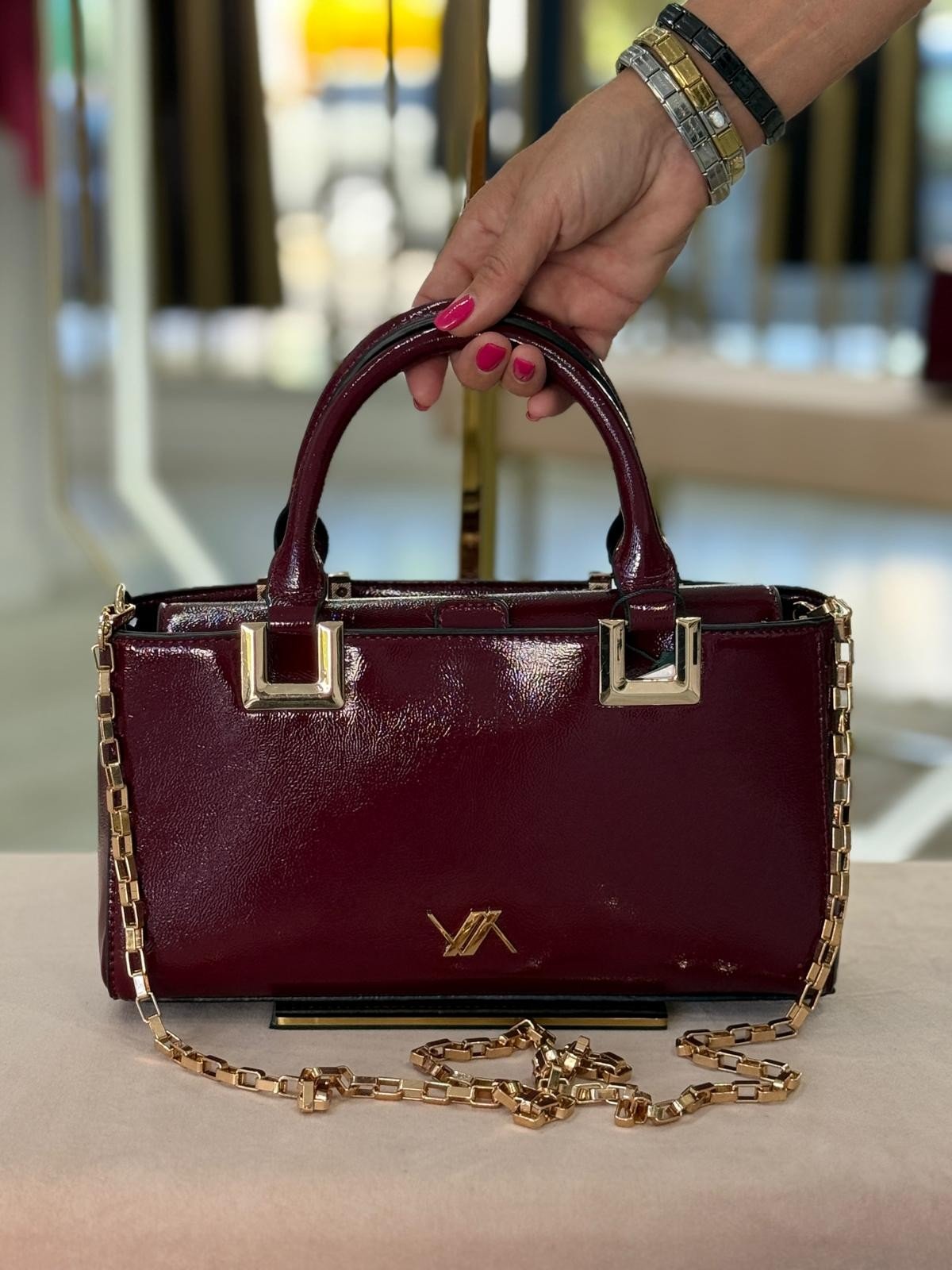 Mala pequena com corrente (+ cores)