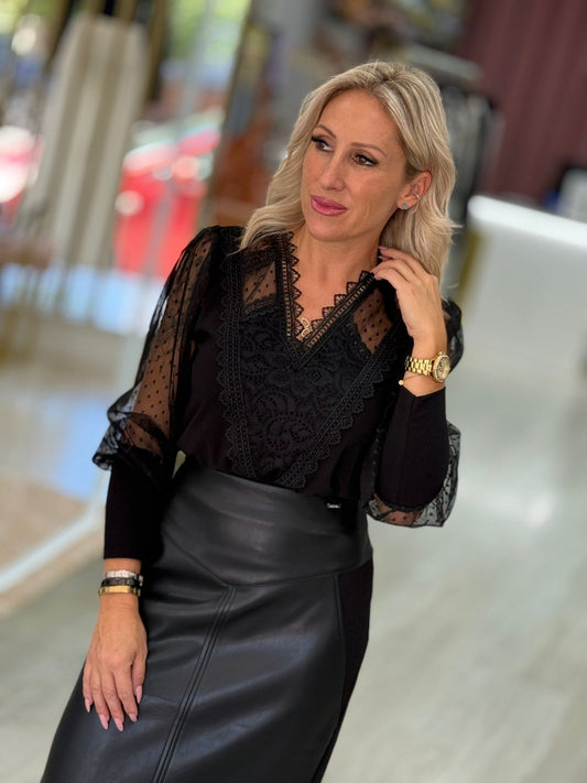 Blusa em tule e renda