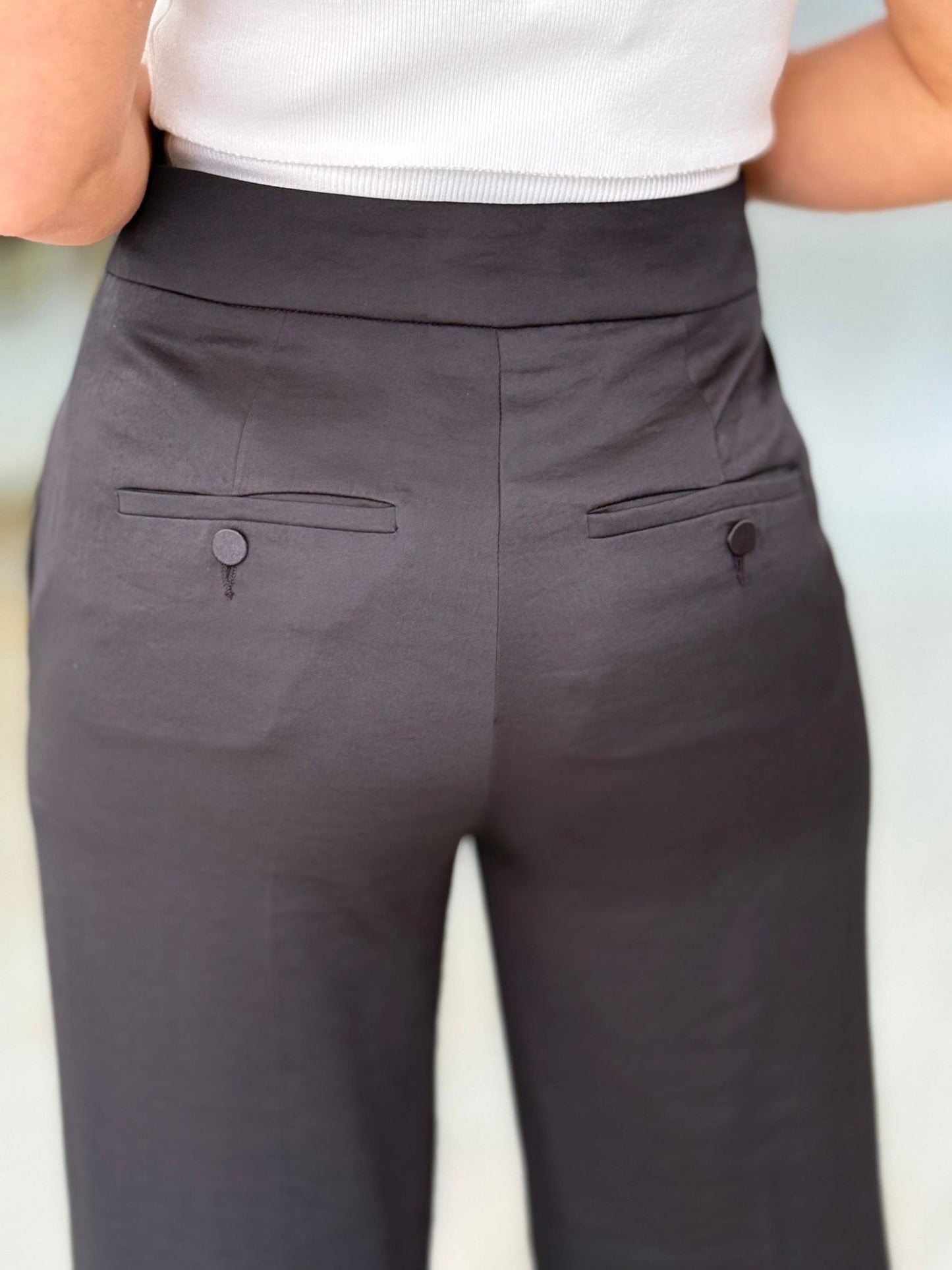 Calça efeito acetinado