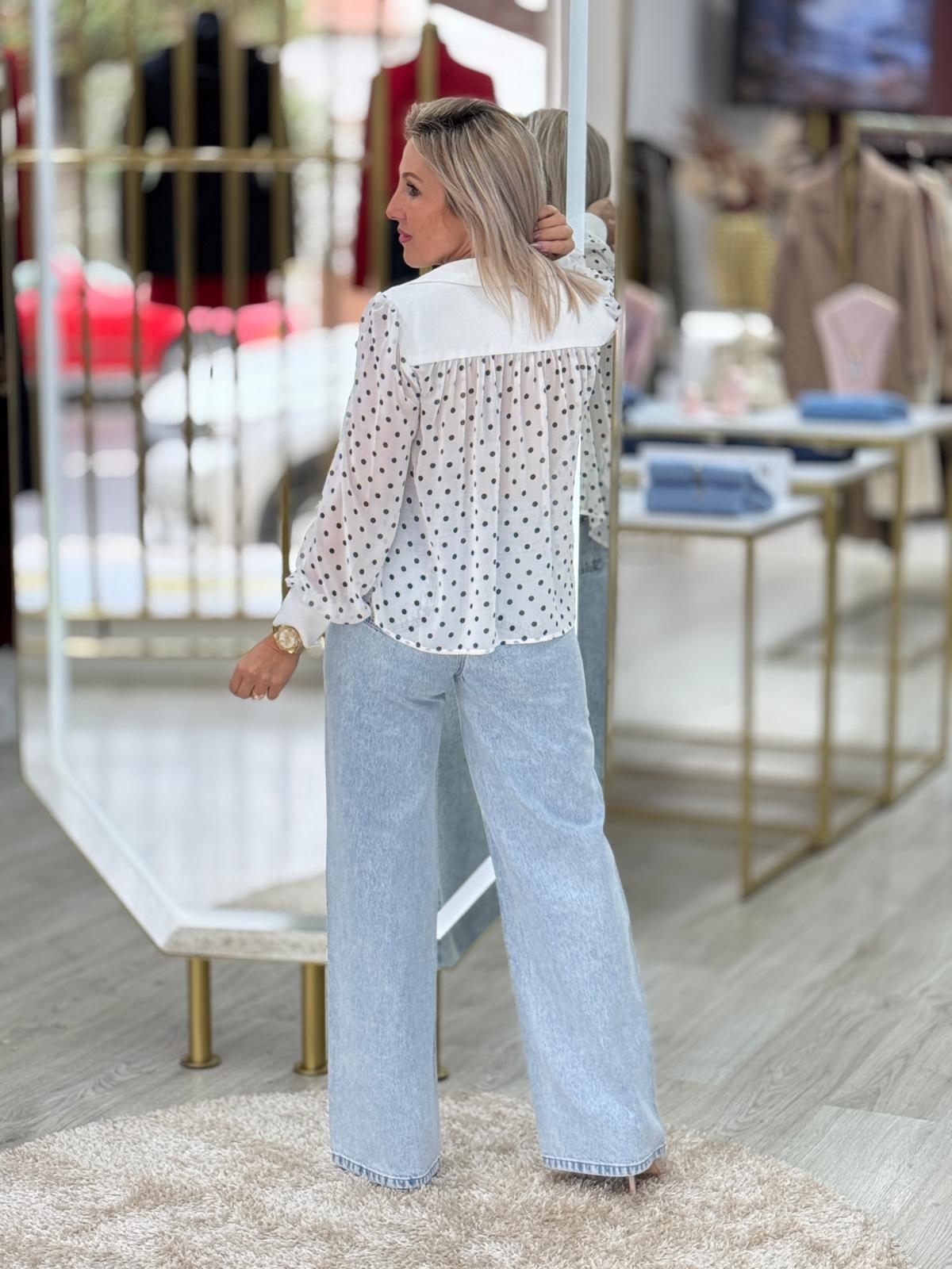 Blusa plissada com bolinhas