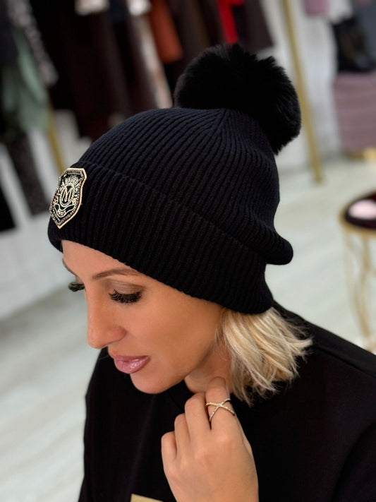 Gorro com pompom preto