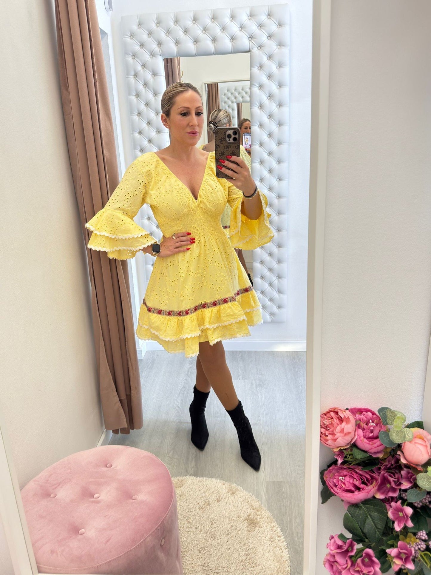 Vestido em bordado inglês