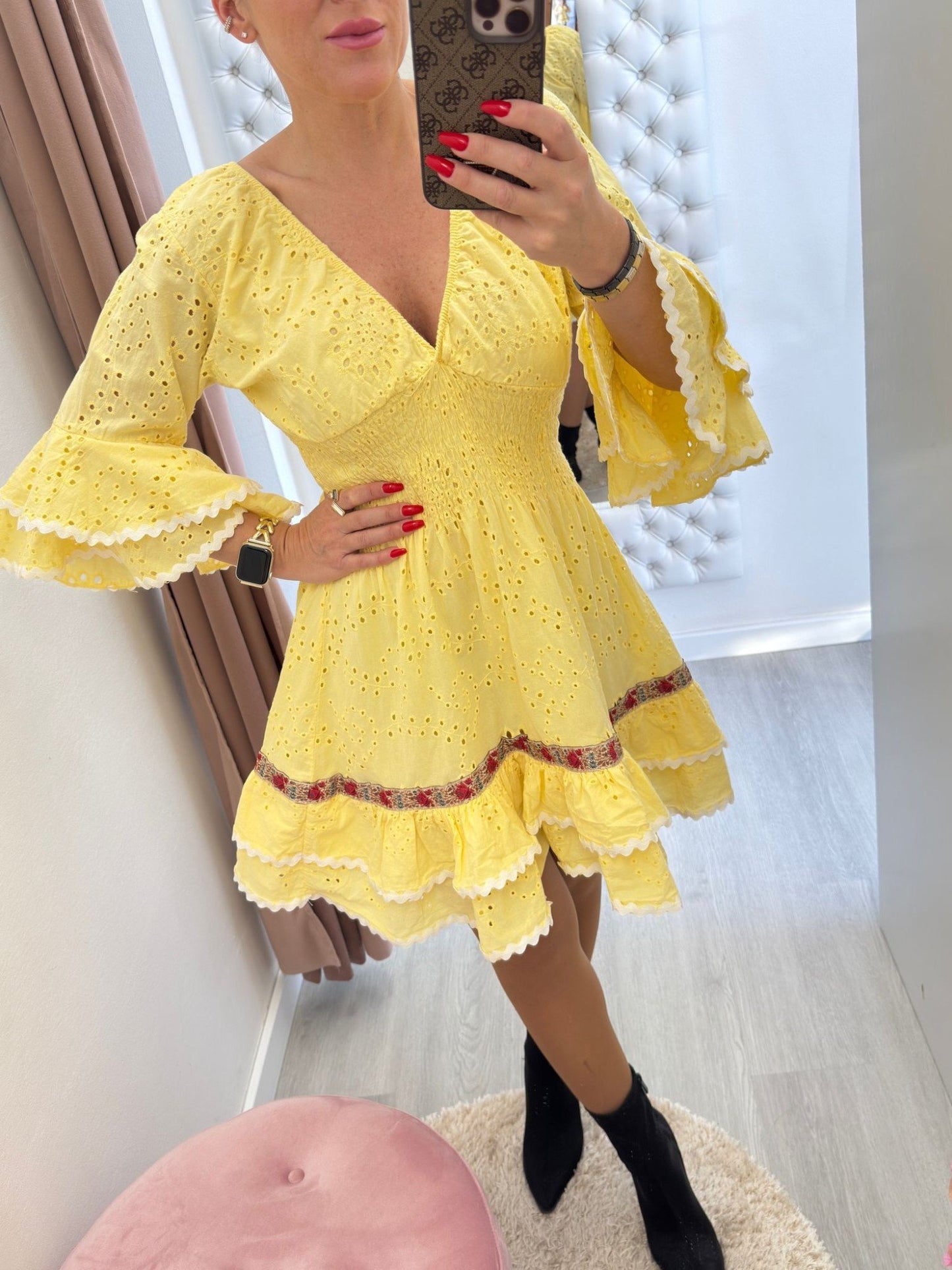 Vestido em bordado inglês
