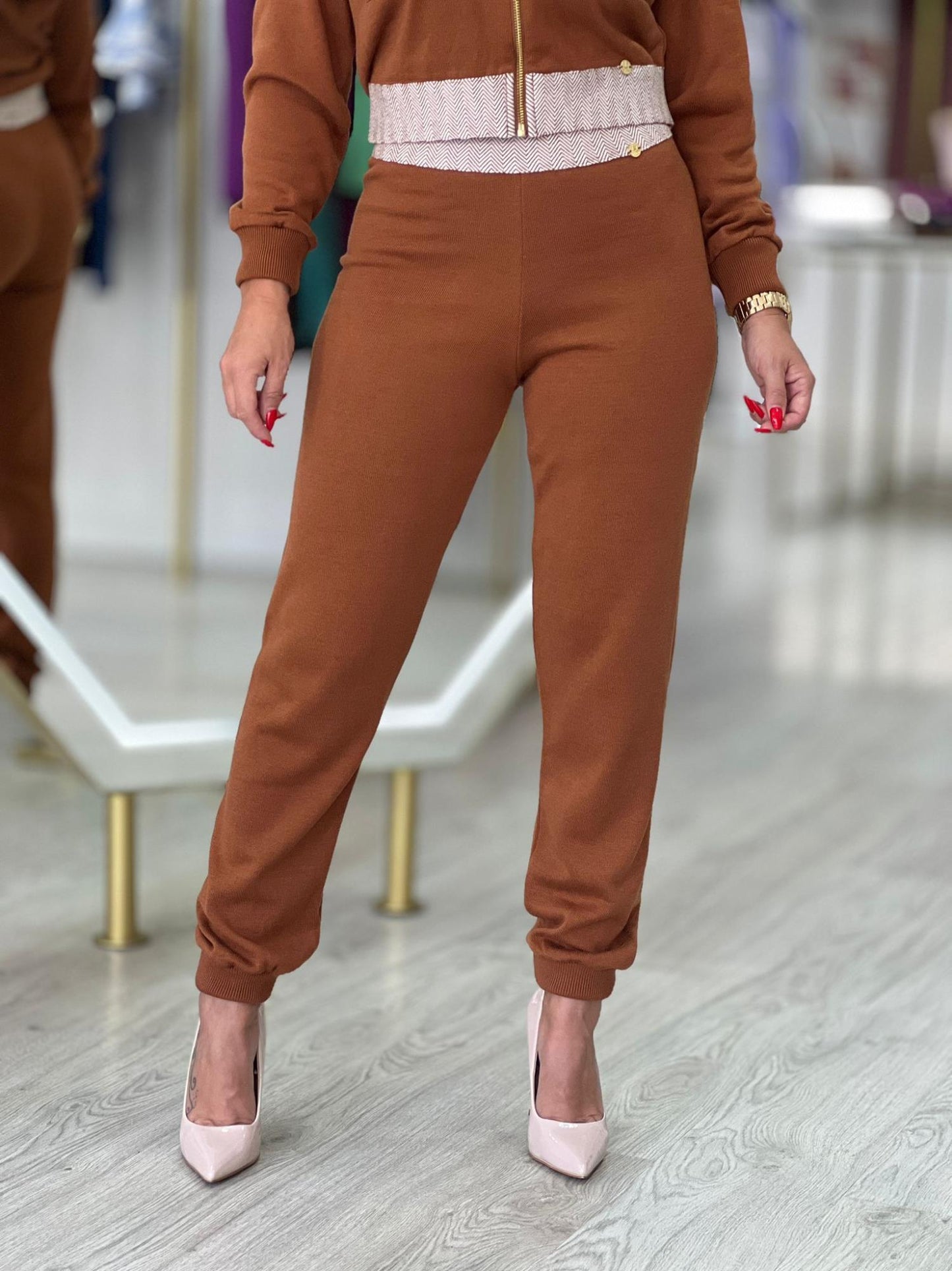 Calças com jacquard