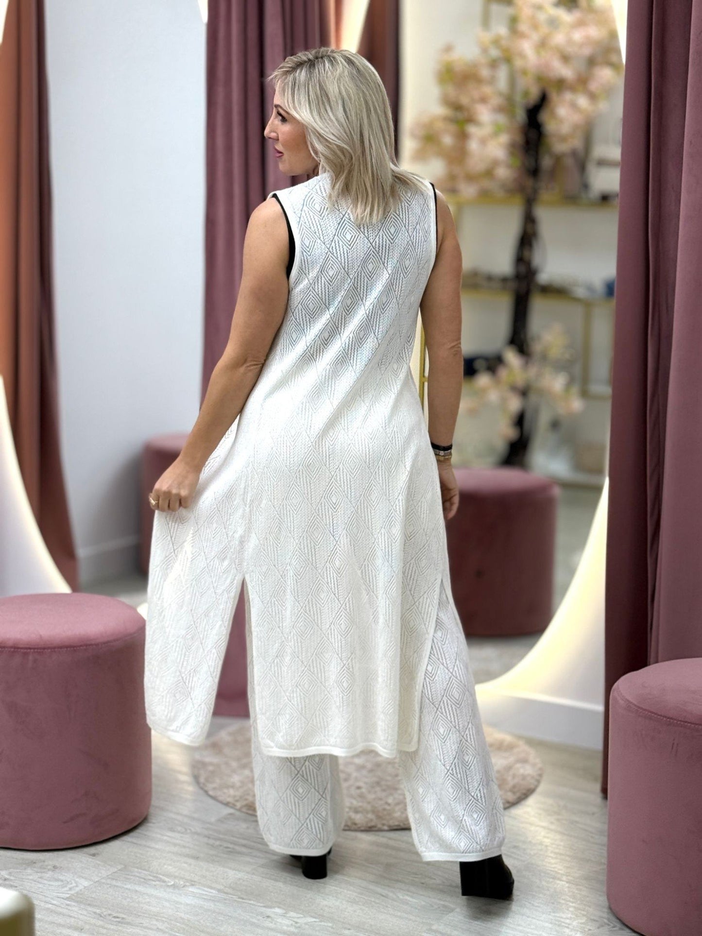 Calças de malha perfuradas