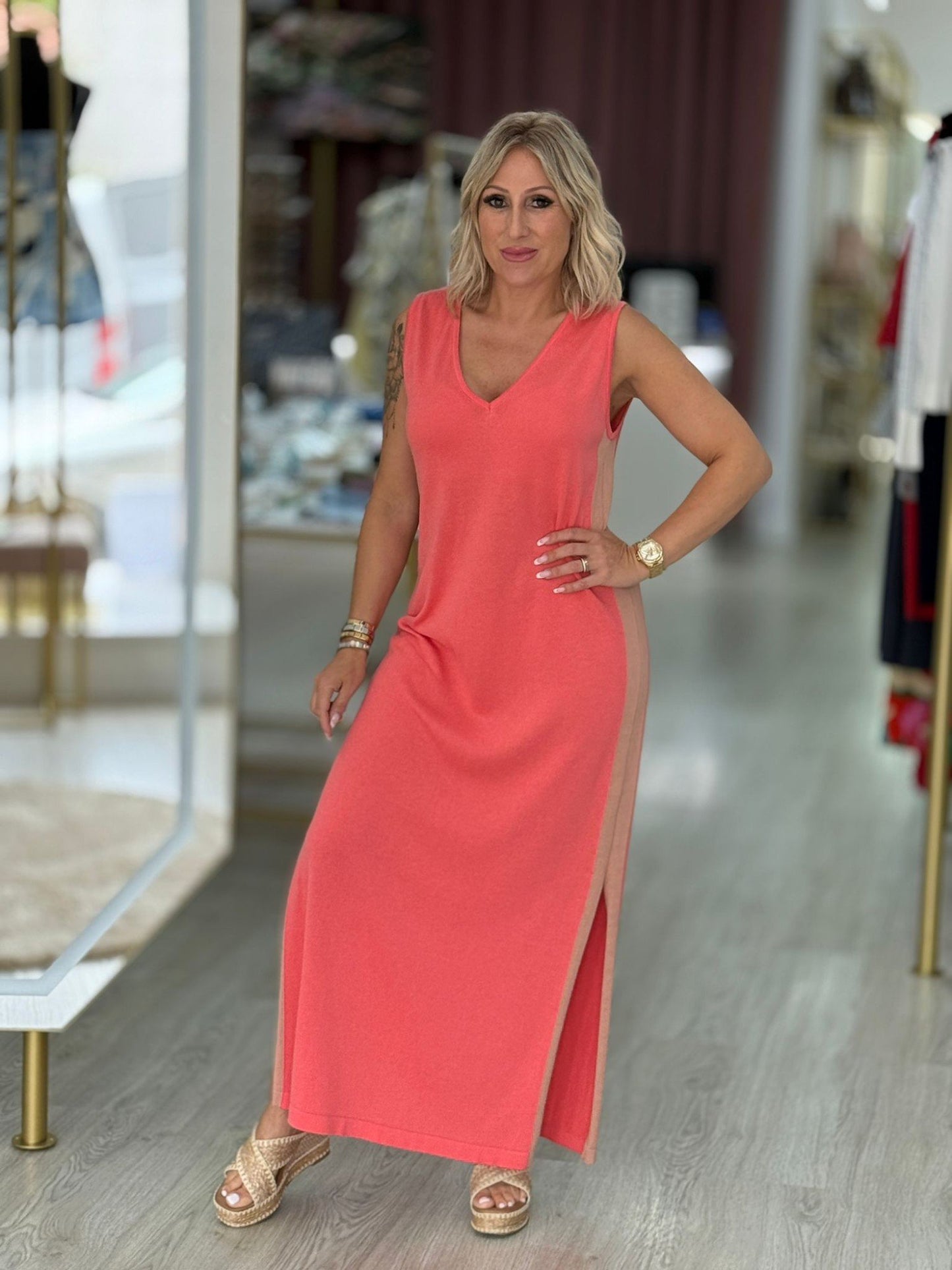 Vestido com contrastes de cor