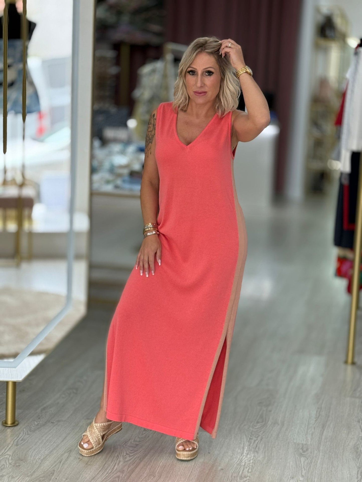 Vestido com contrastes de cor
