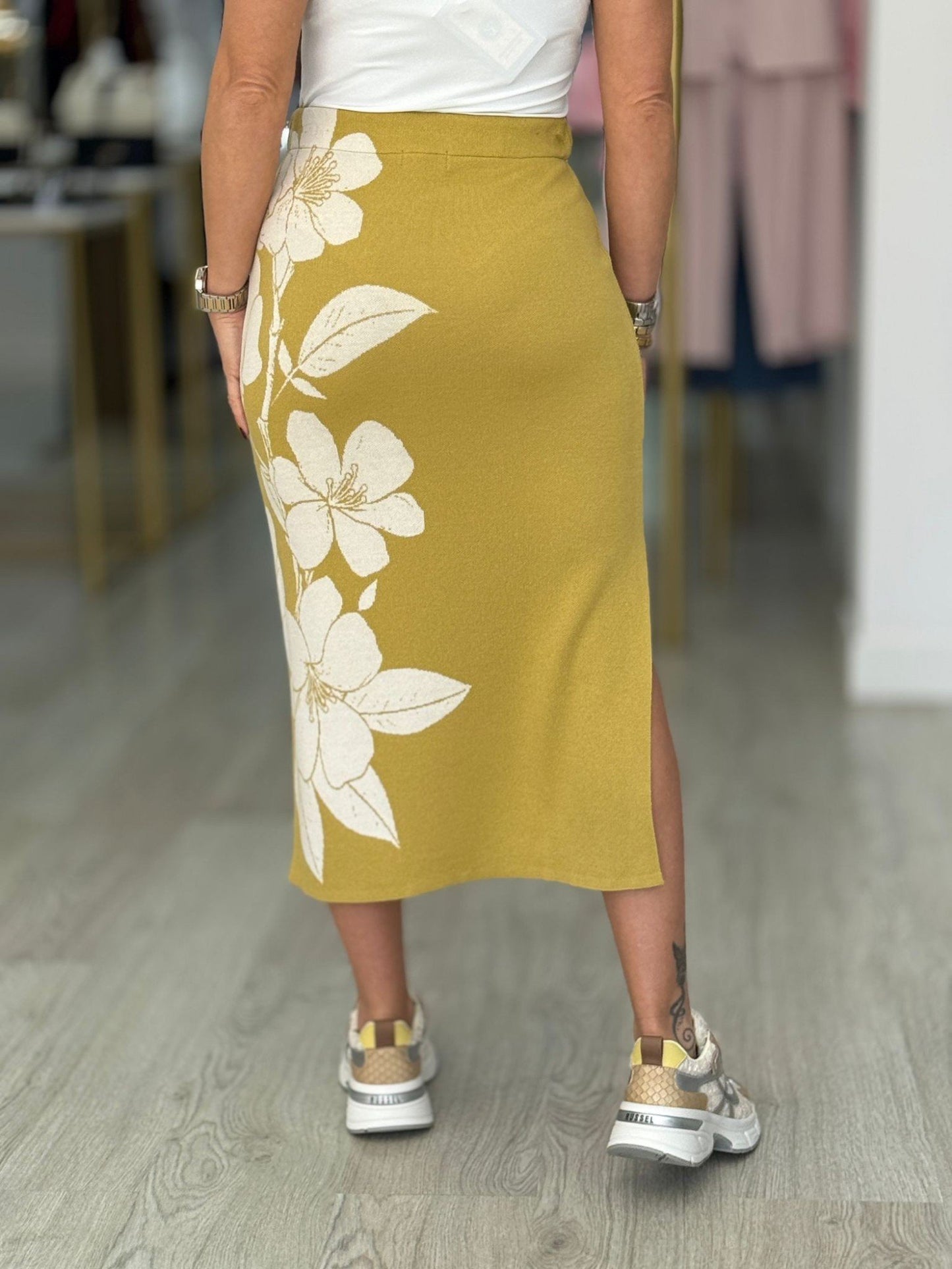 Saia com jacquard flores