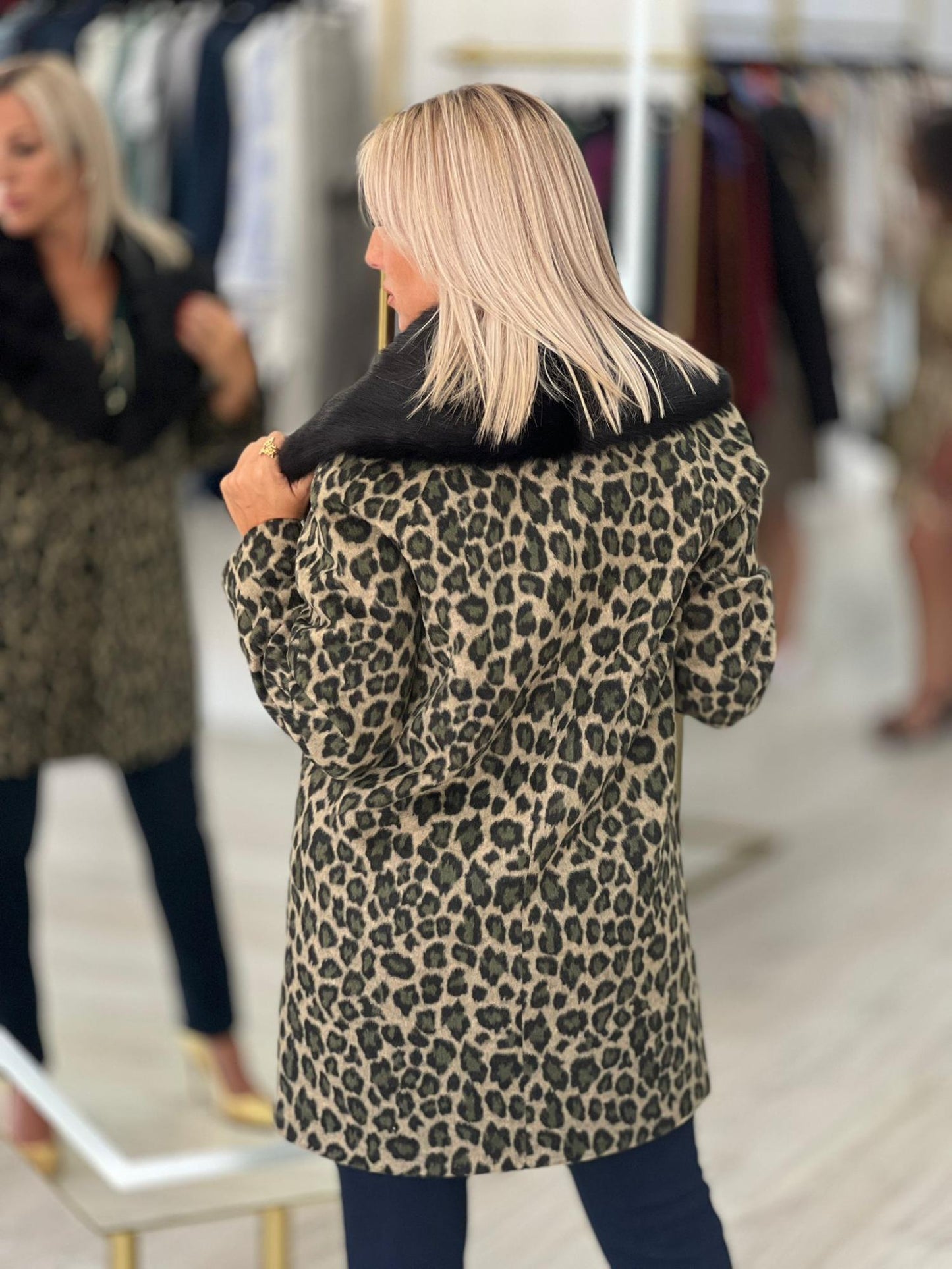 Casaco com gola em pêlo