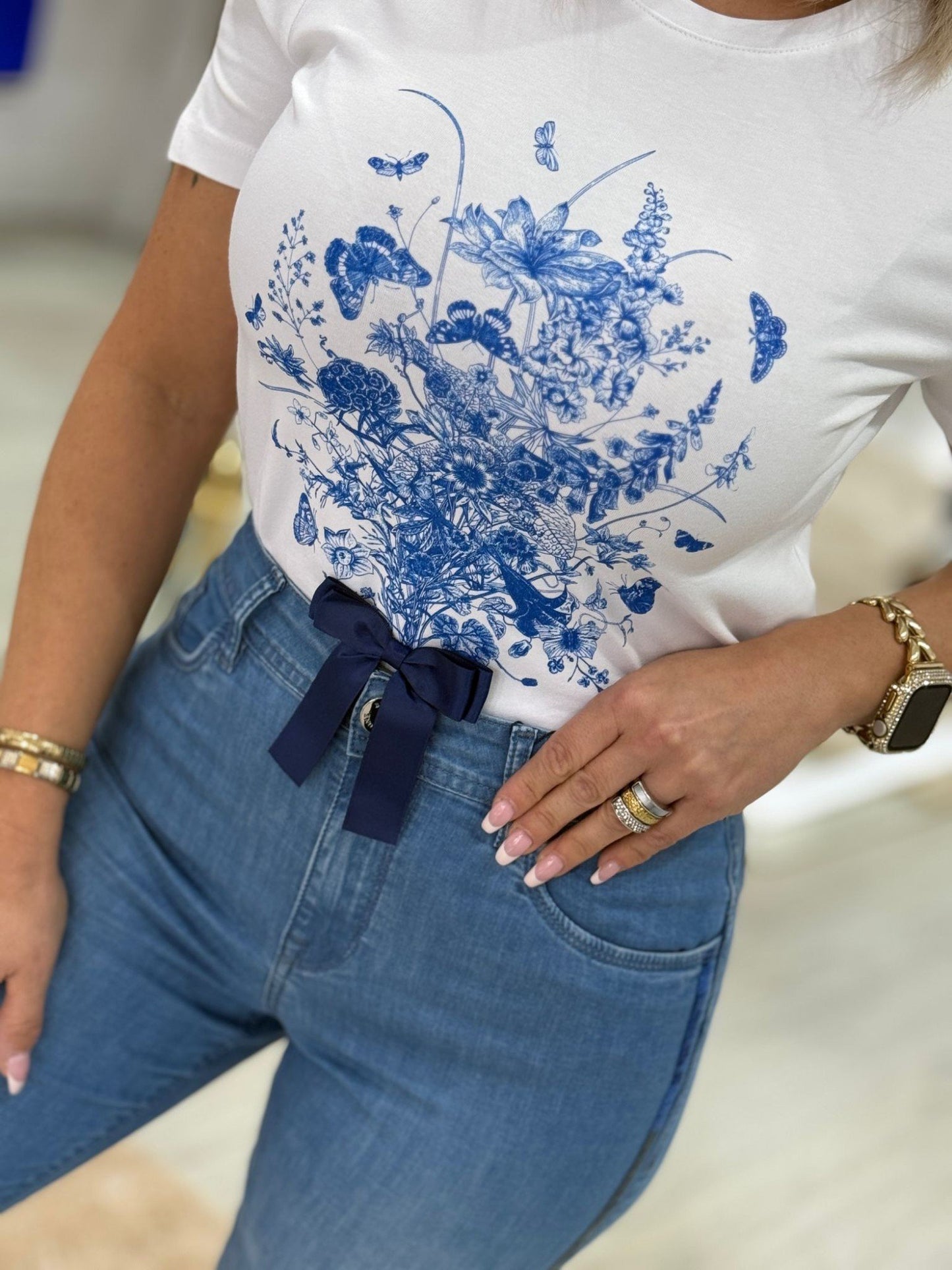 T-shirt algodão com laço cetim