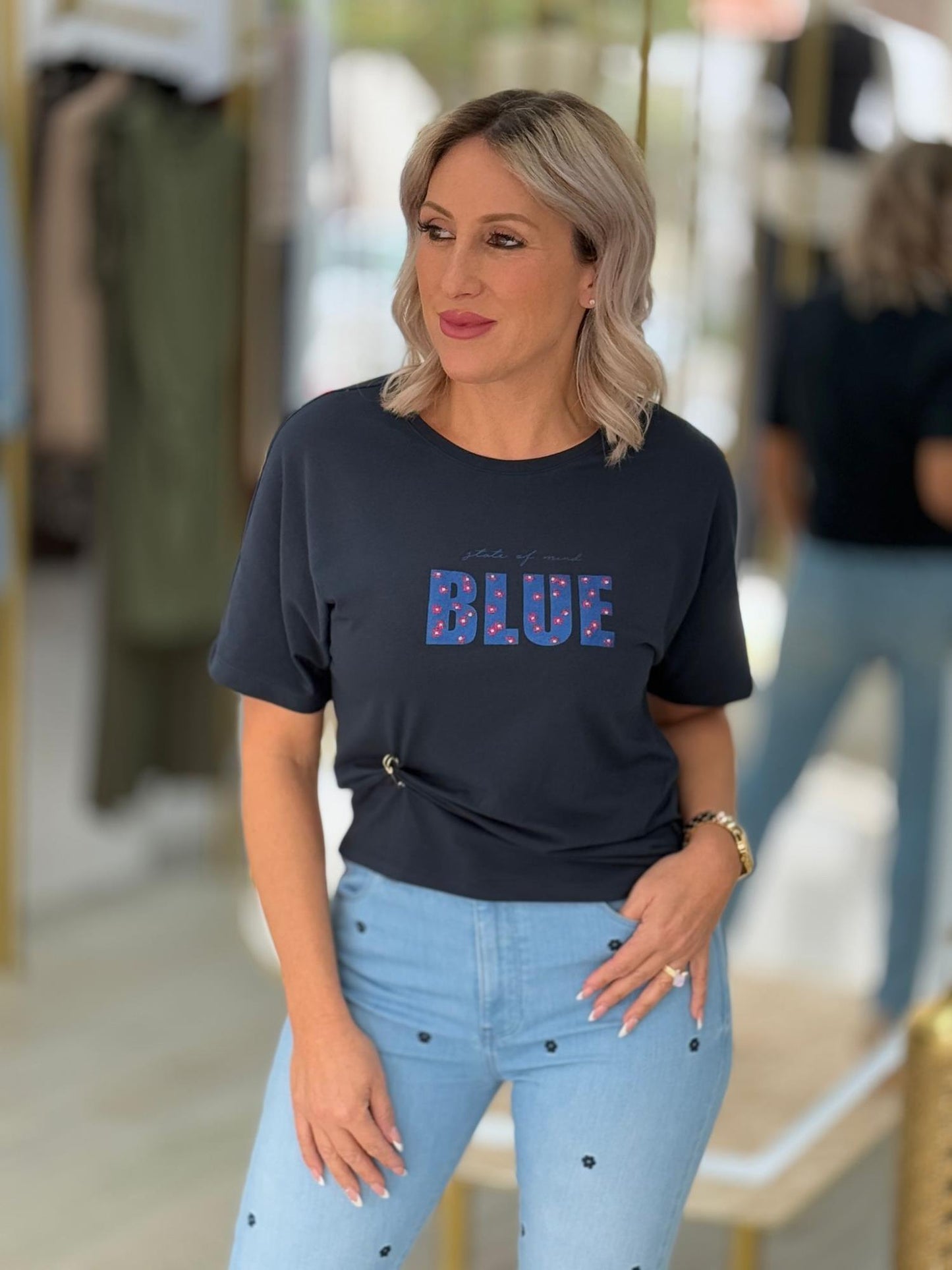 T-shirt de algodão com alfinete