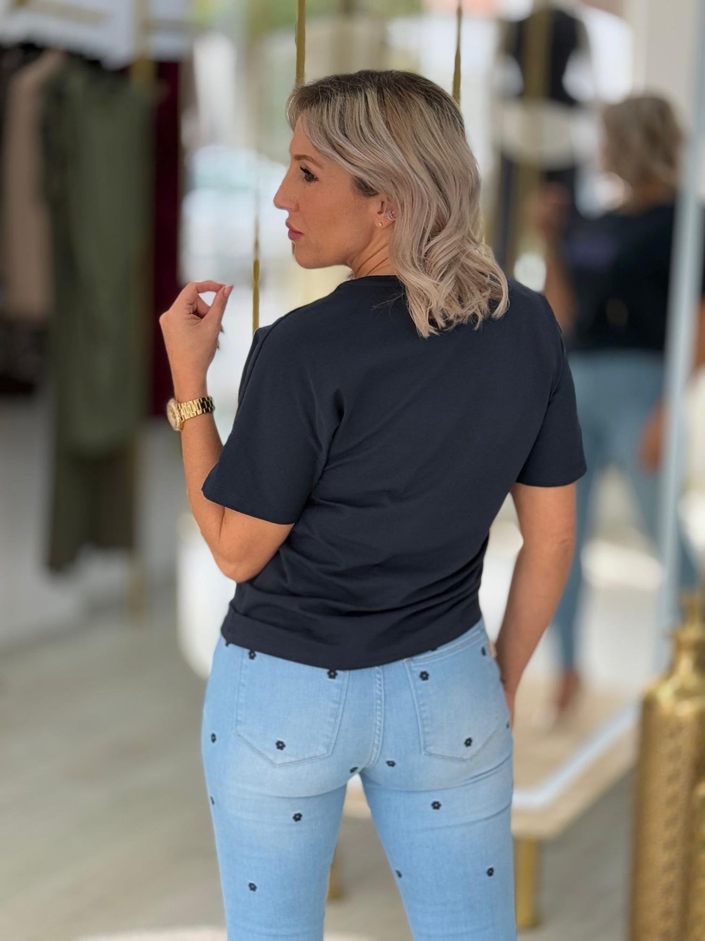 T-shirt de algodão com alfinete