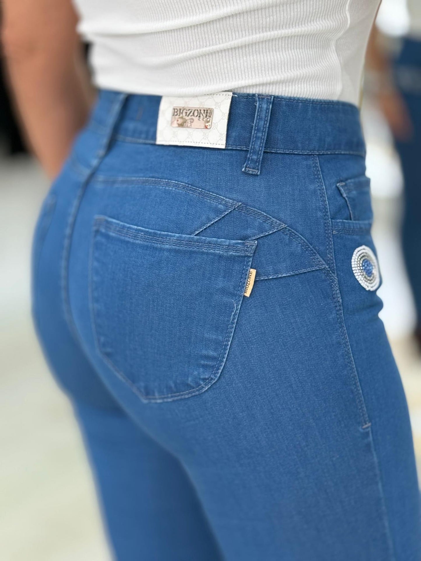 Calças de ganga com missangas