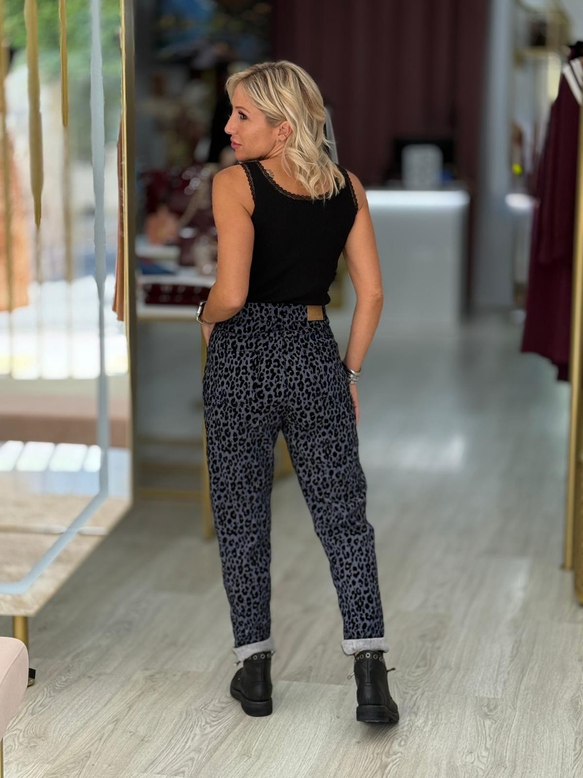 Calça Mom Slim