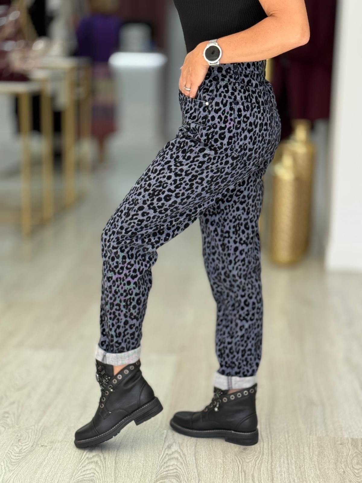 Calça Mom Slim