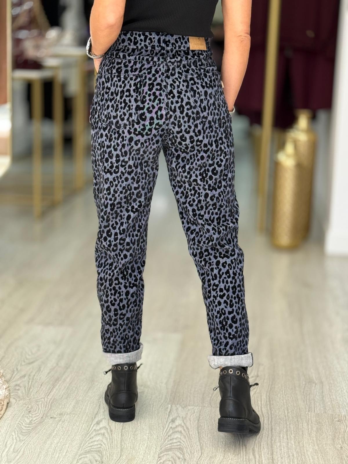 Calça Mom Slim