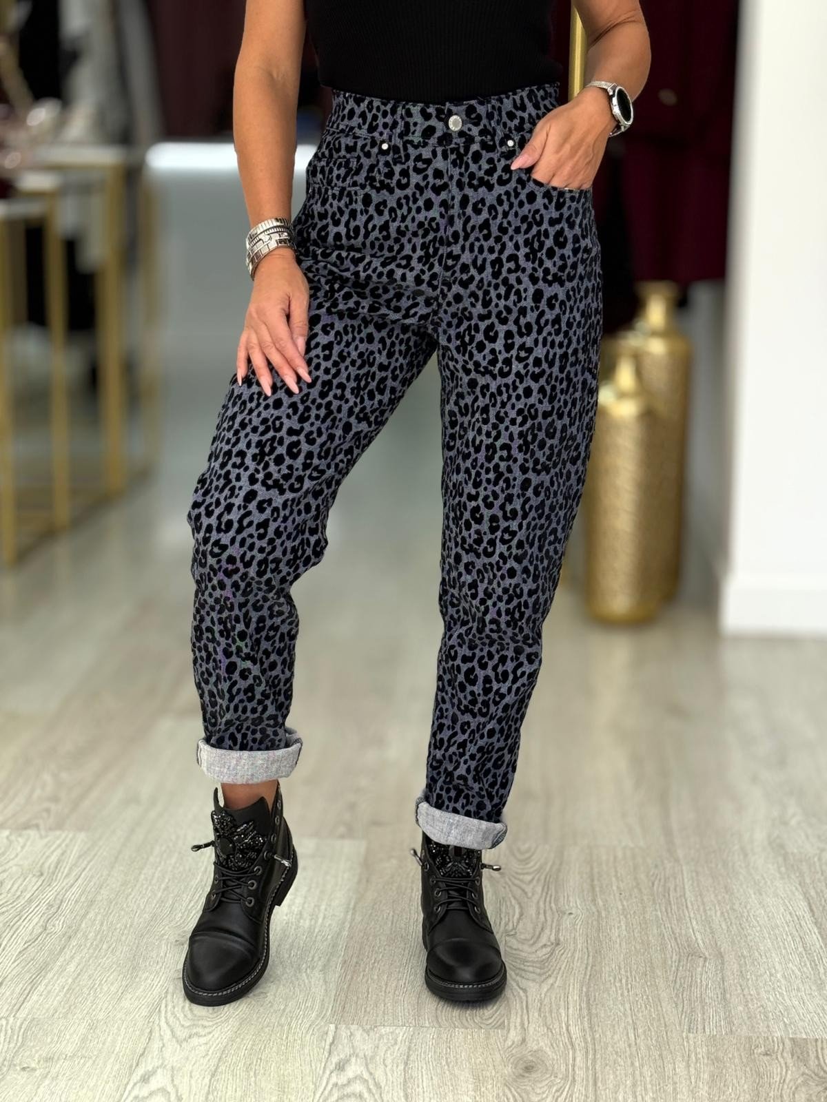 Calça Mom Slim