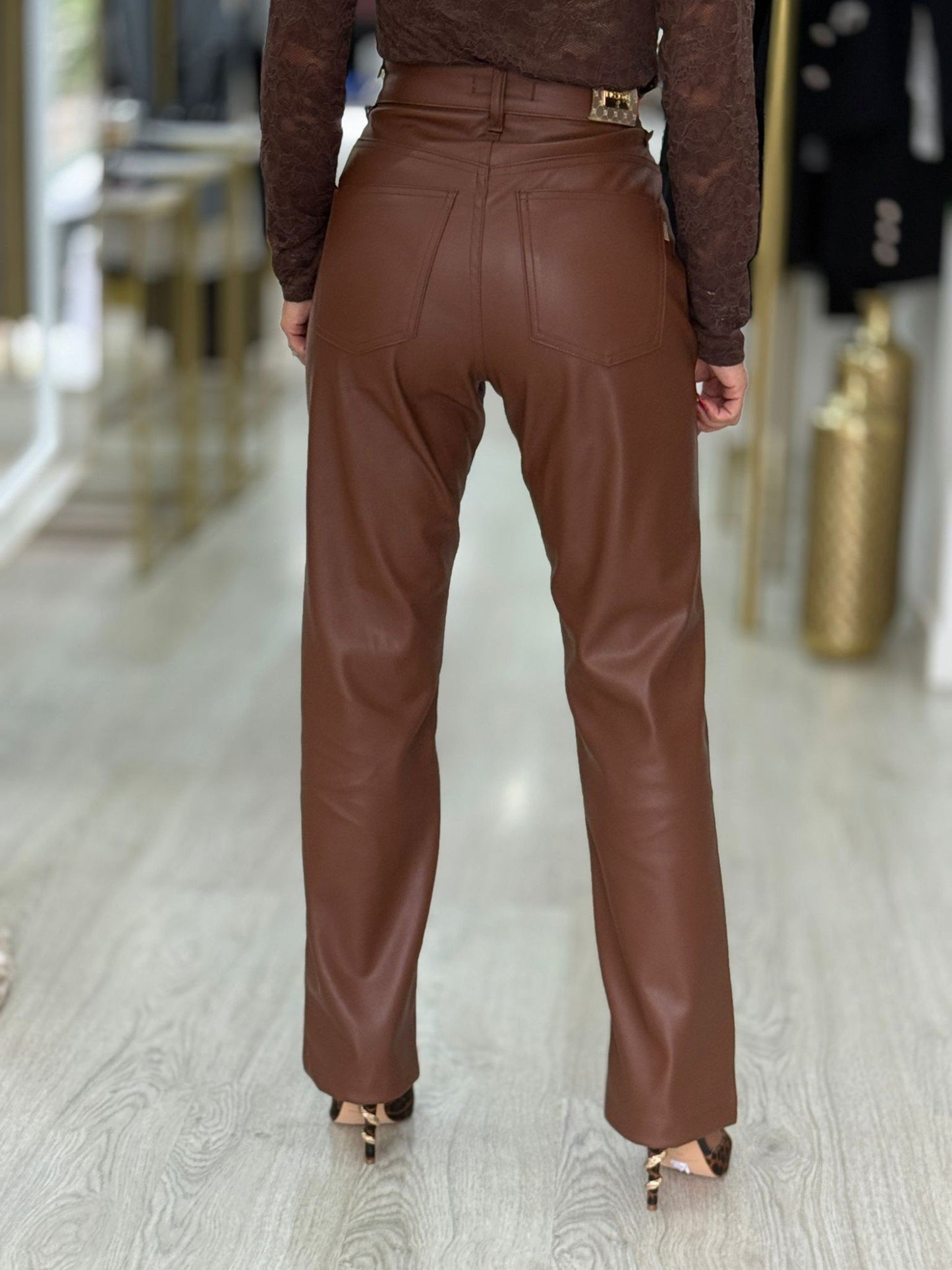 Calça ecopele straight