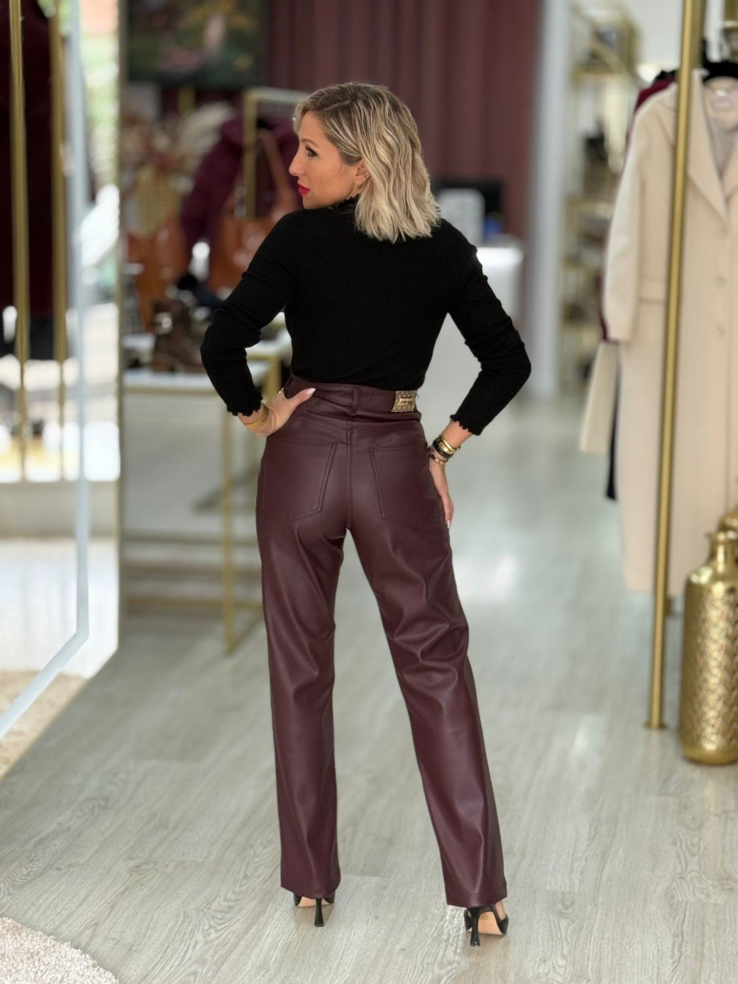 Calça ecopele straight