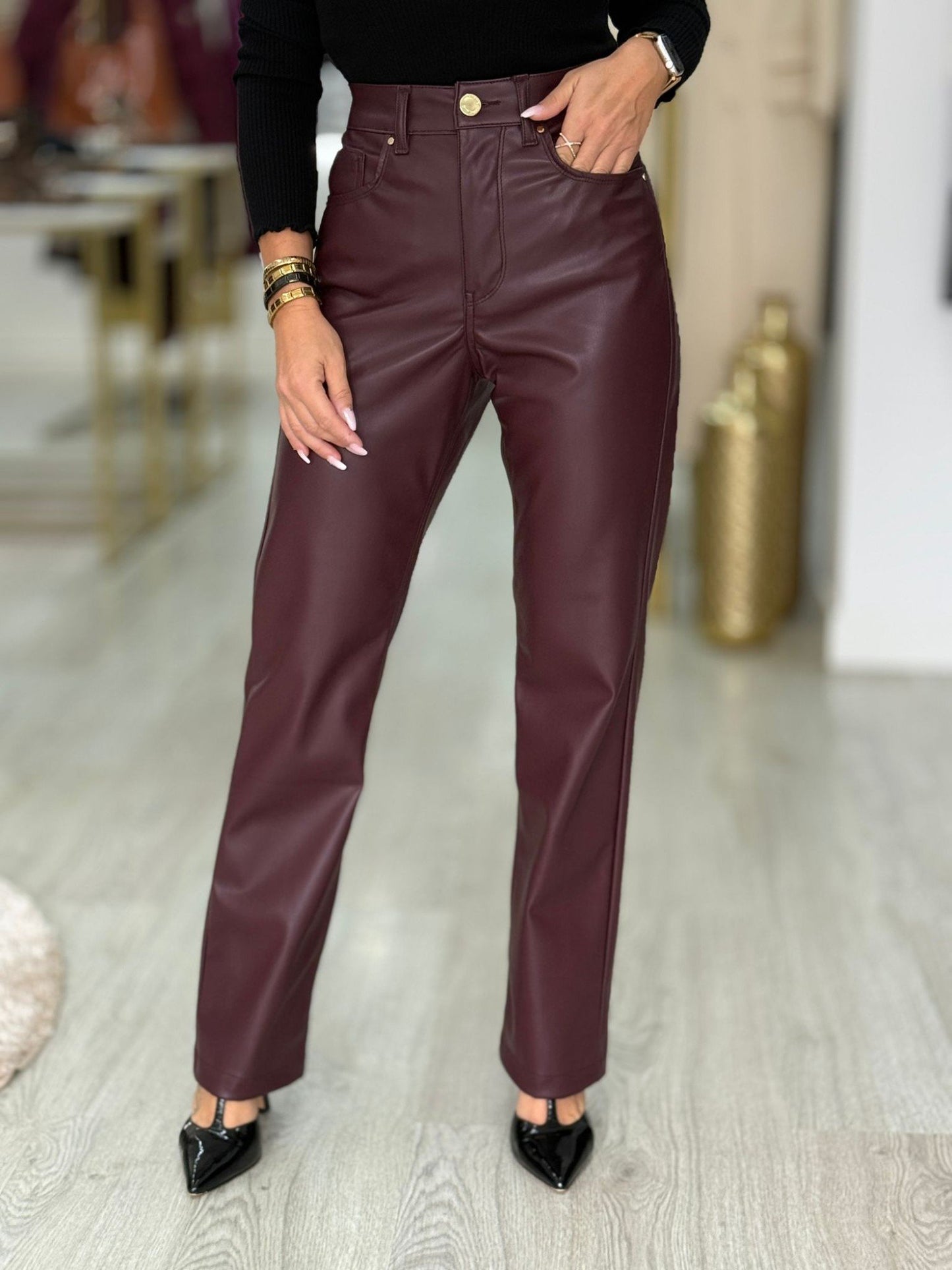 Calça ecopele straight