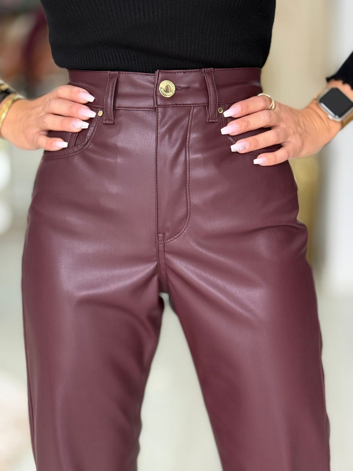 Calça ecopele straight