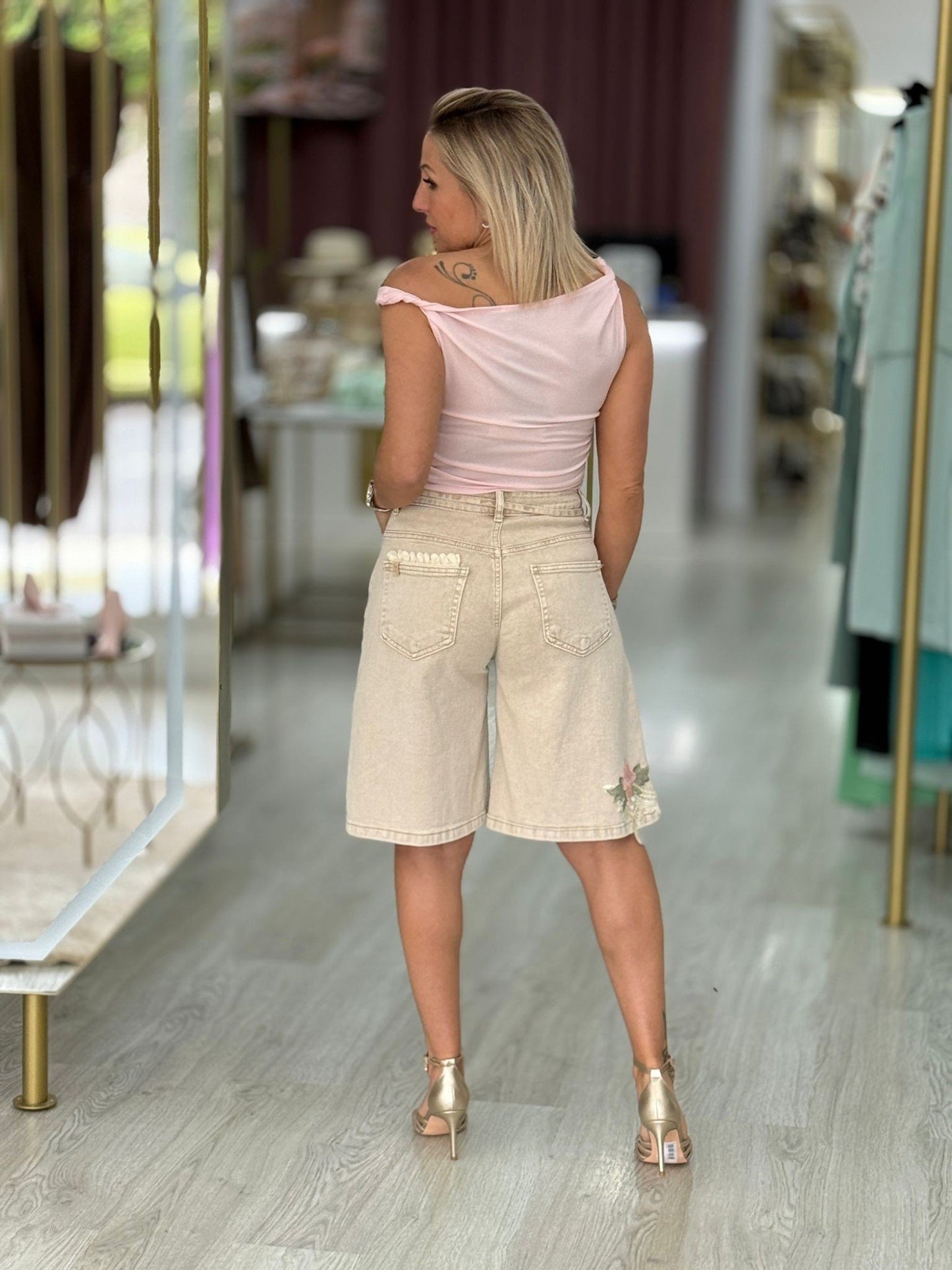 Bermudas com bordado
