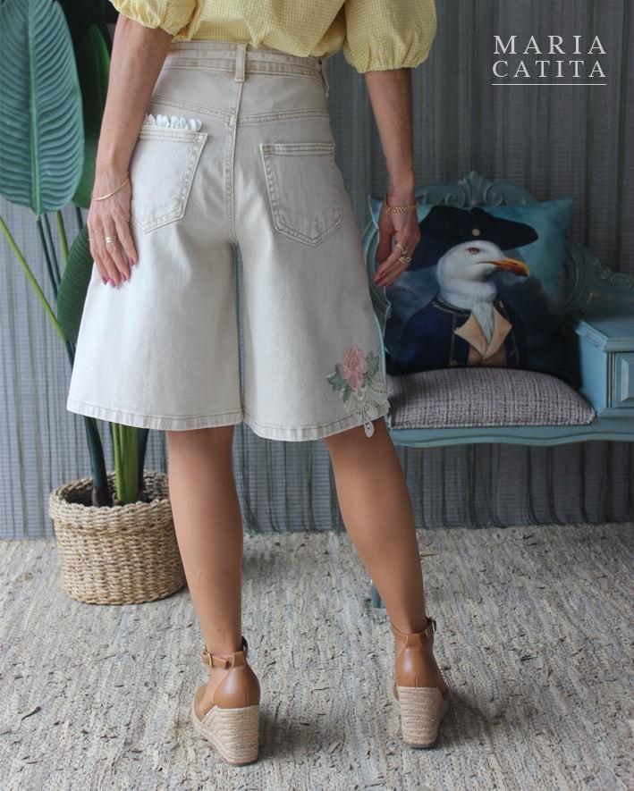 Bermudas com bordado