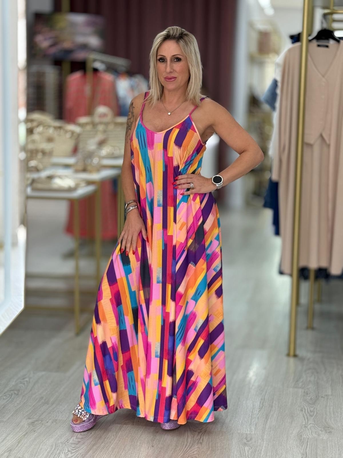 Vestido alças finas com padrão colorido