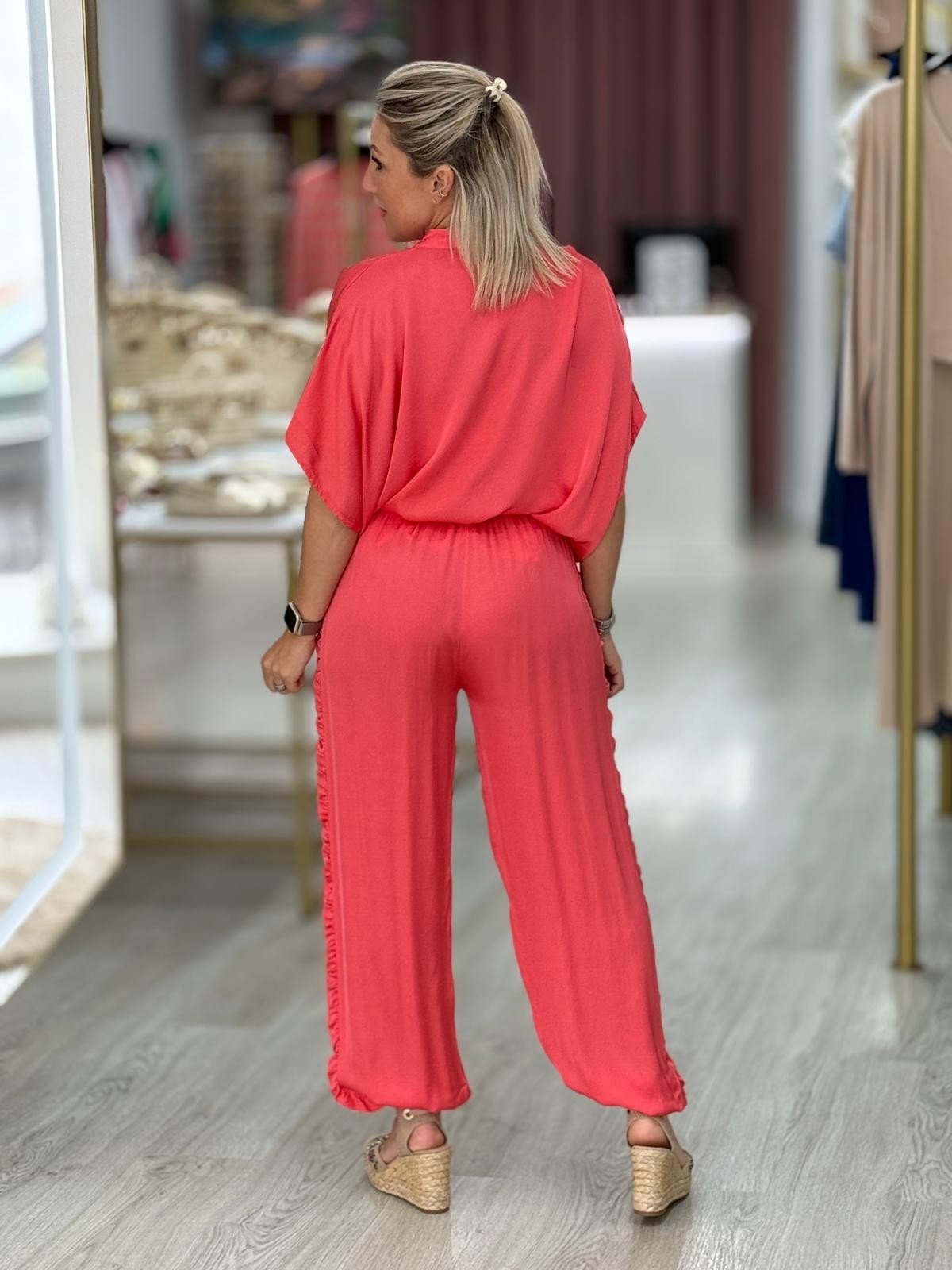 Calças com cordão e folhos laterais