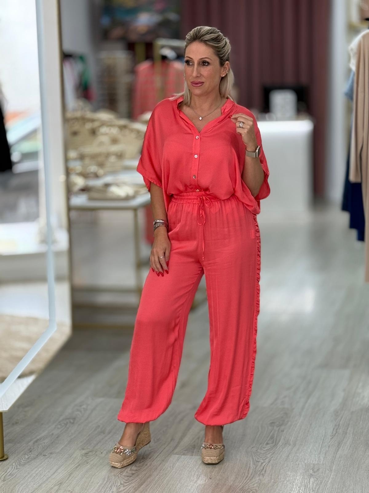 Calças com cordão e folhos laterais