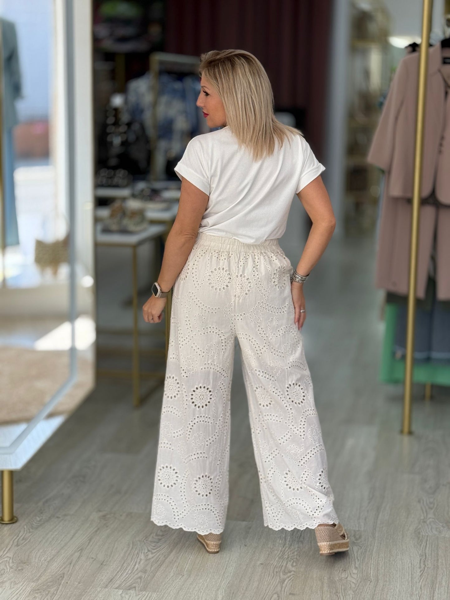 Calças bordado inglês