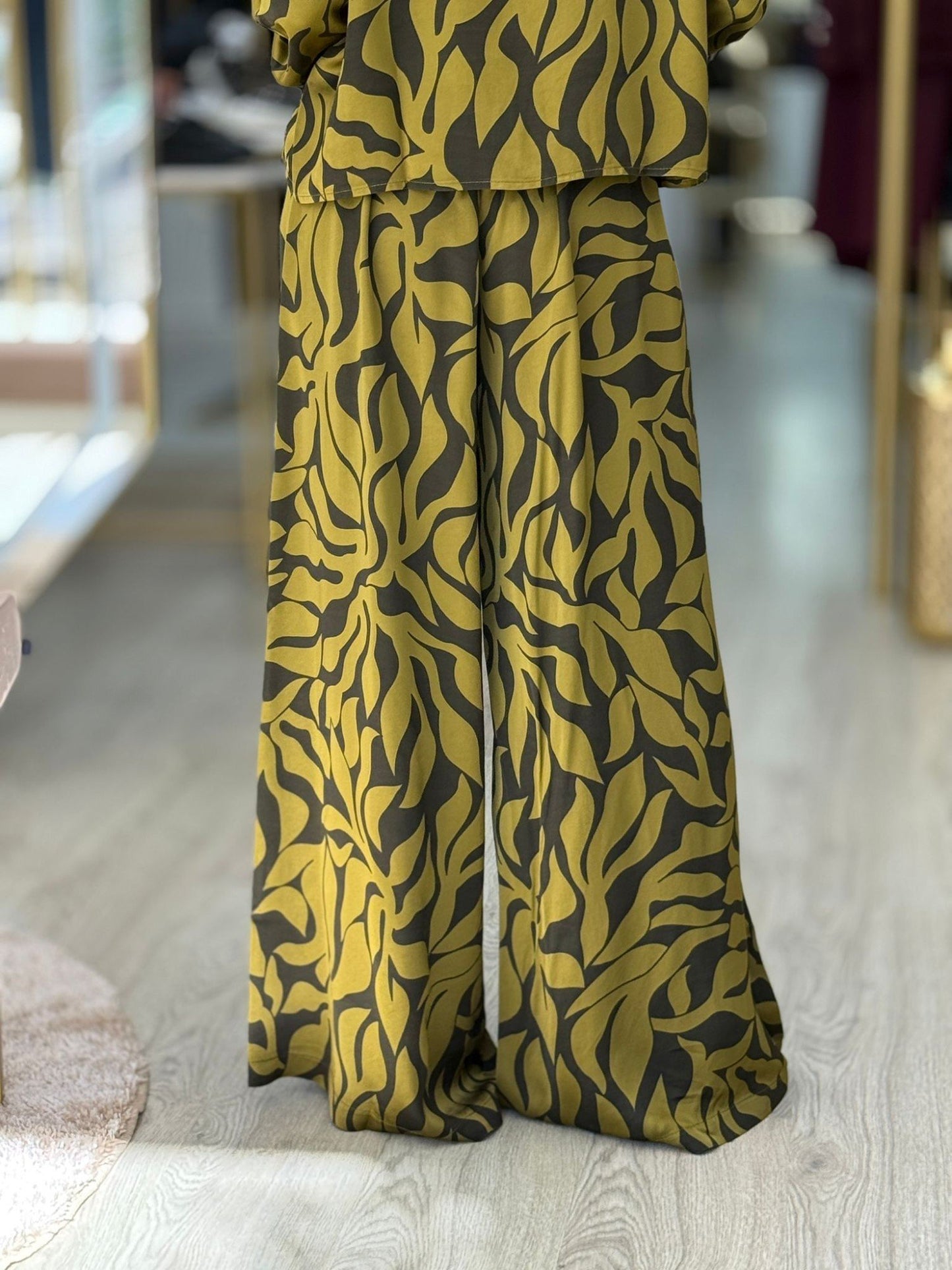 Calças com padrão floral