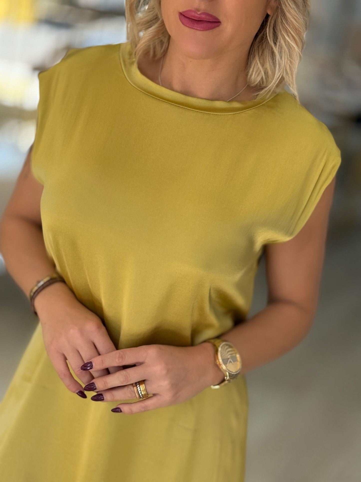 Vestido curto acetinado