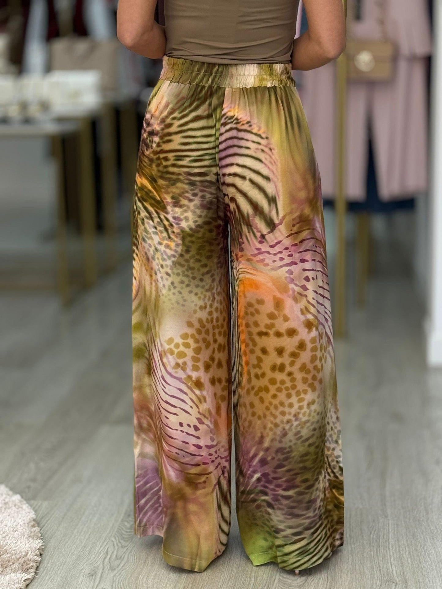 Calças largas com estampado tropical