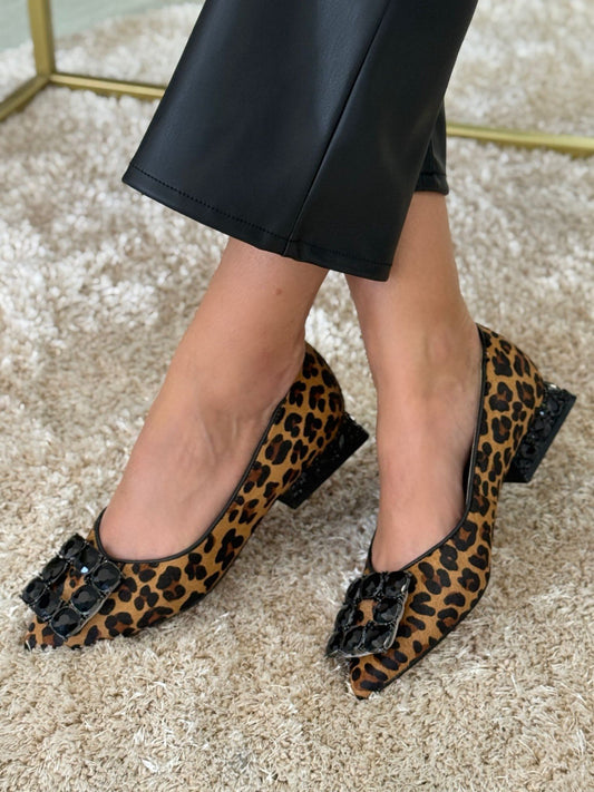 Sapatos com pedraria