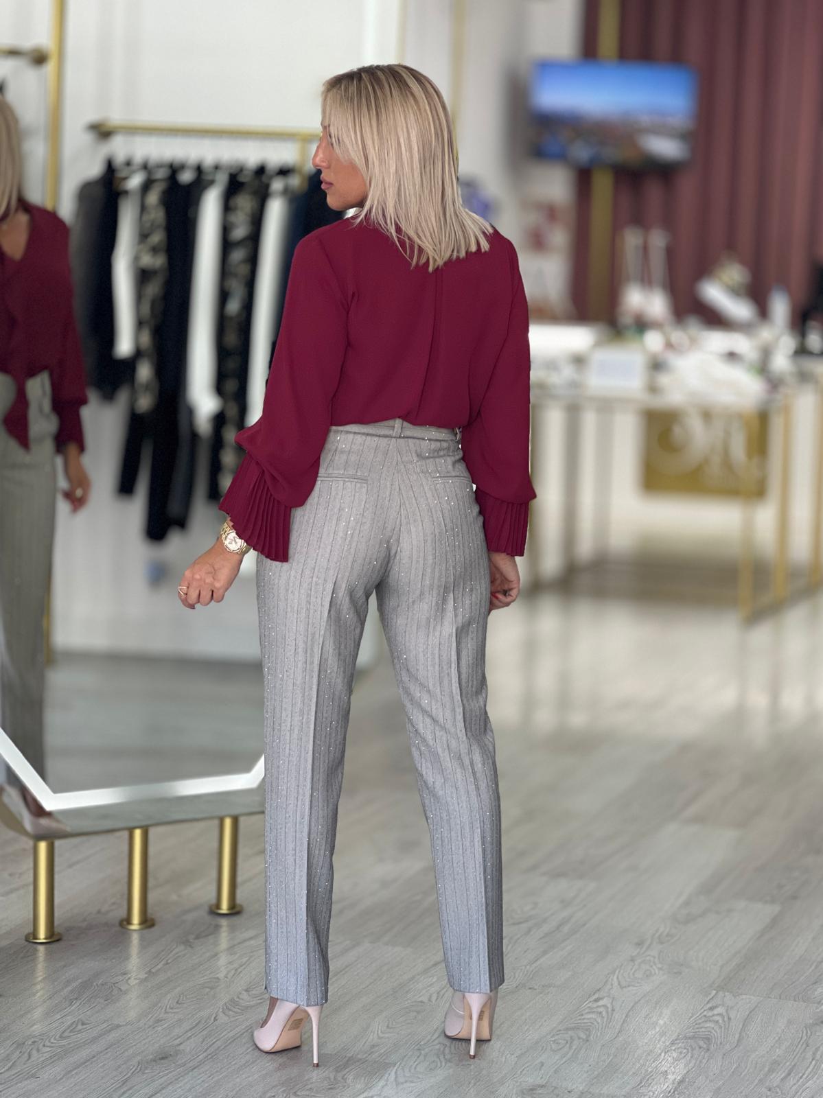 Calça clássica com brilhantes