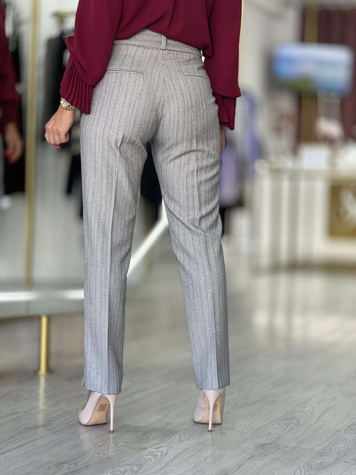 Calça clássica com brilhantes