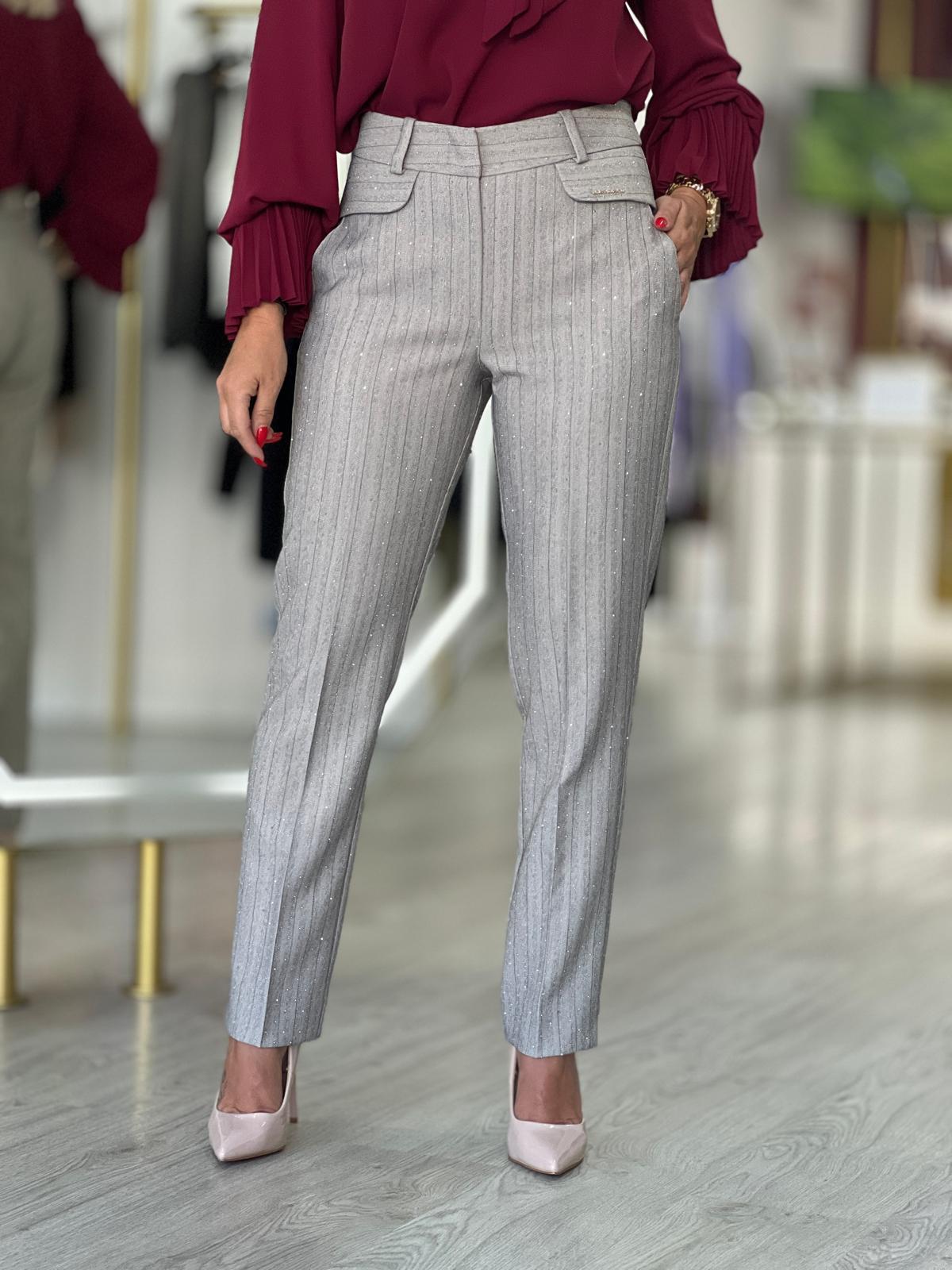 Calça clássica com brilhantes