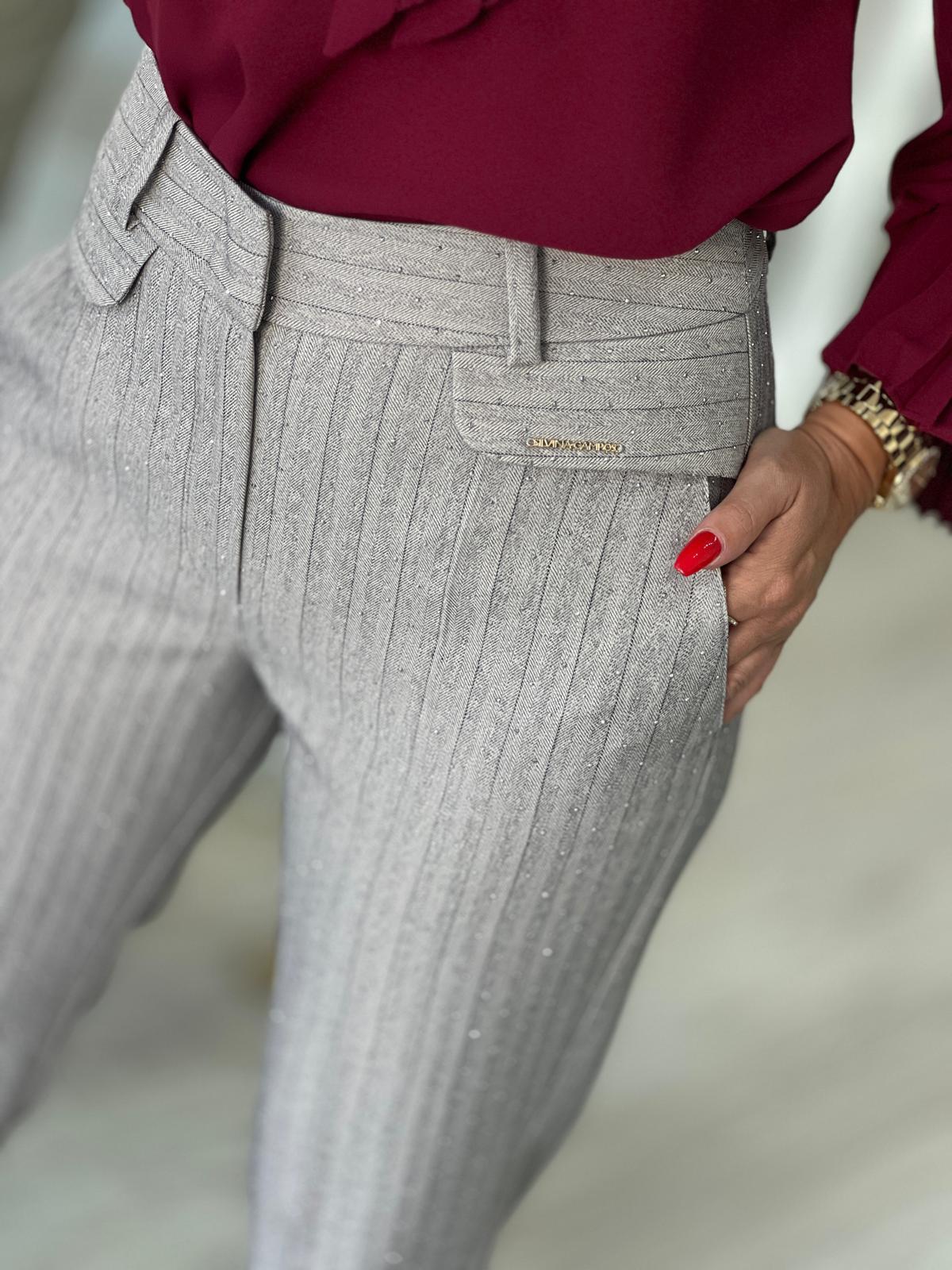 Calça clássica com brilhantes