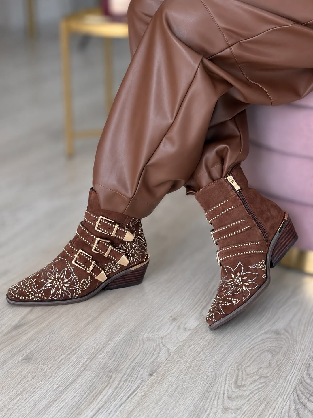 Botins com strass