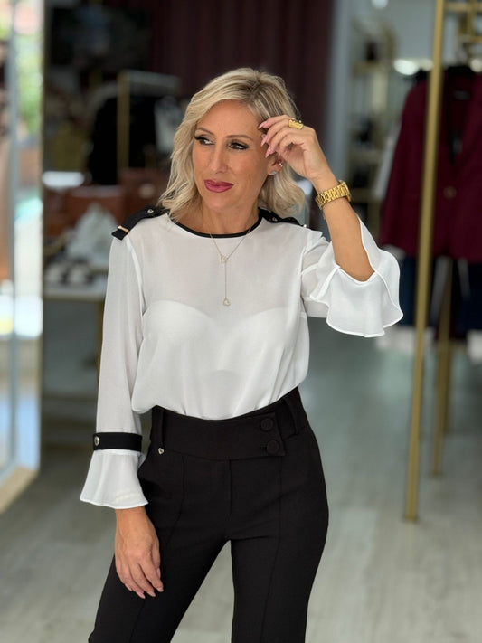 Túnica divisas nos ombros